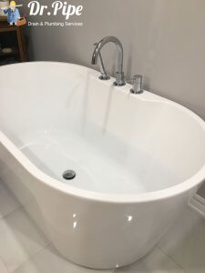 free stand bathtub with faulcet installation